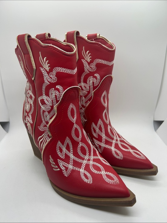 MIA Shoes - MIA Red Wendi Embroidered Western Ankle Boots **Size 6** 🌺🌺